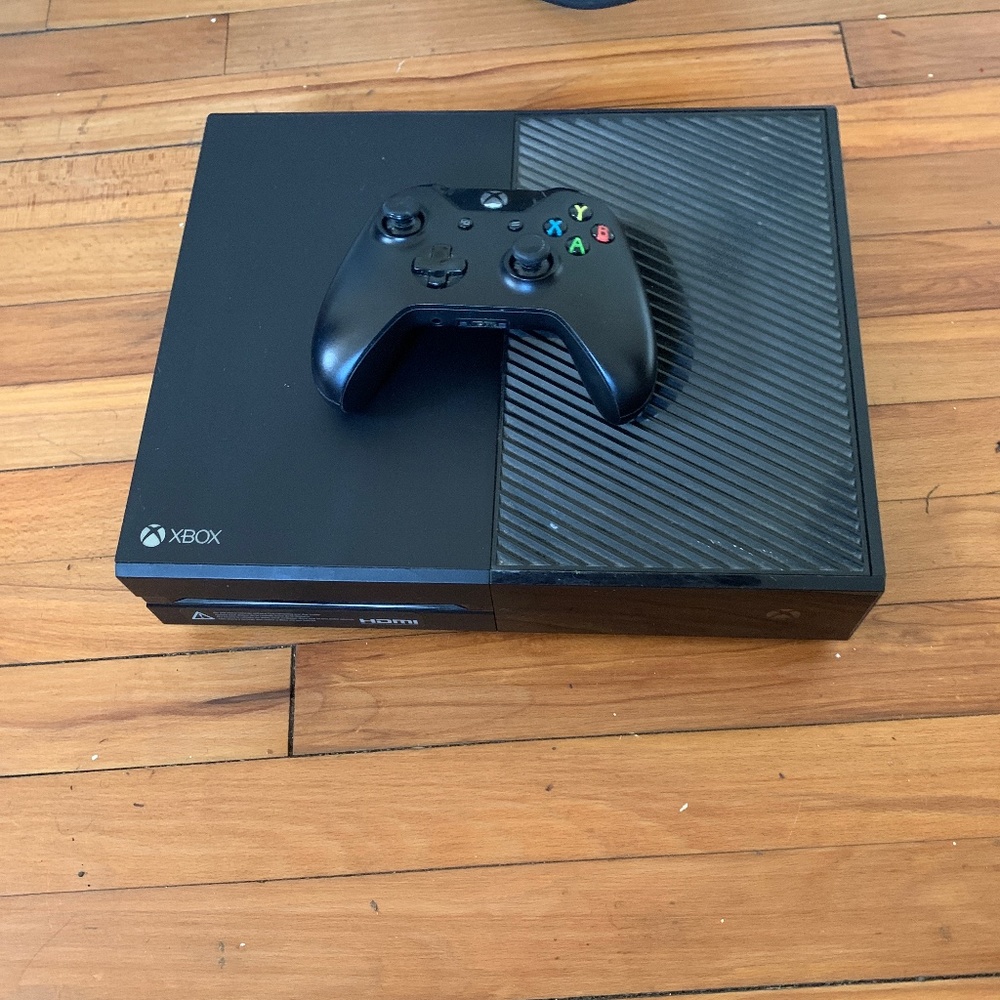 Black Xbox one with black controller & 3 games